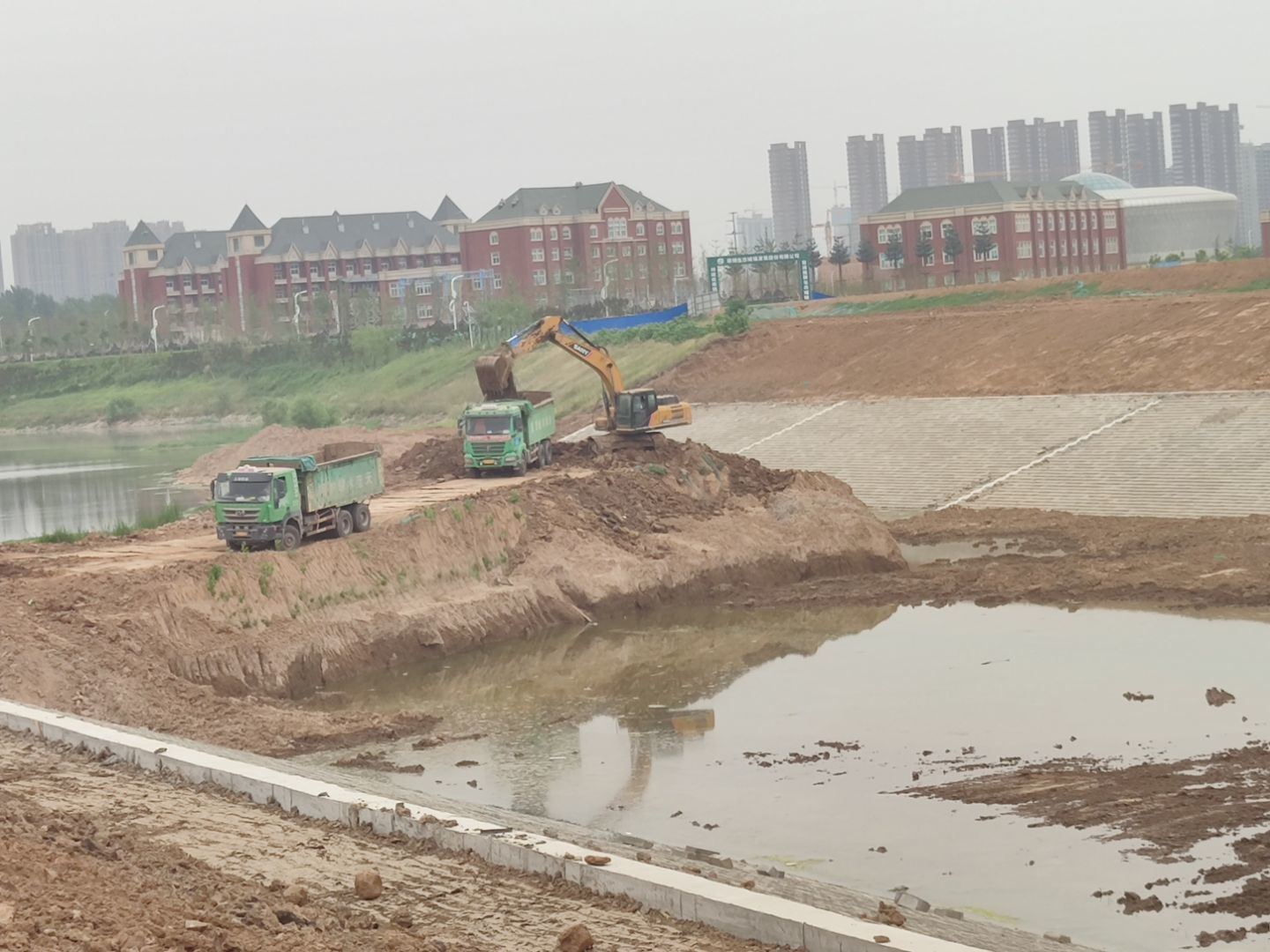 沙河口土方开挖_副本.jpg