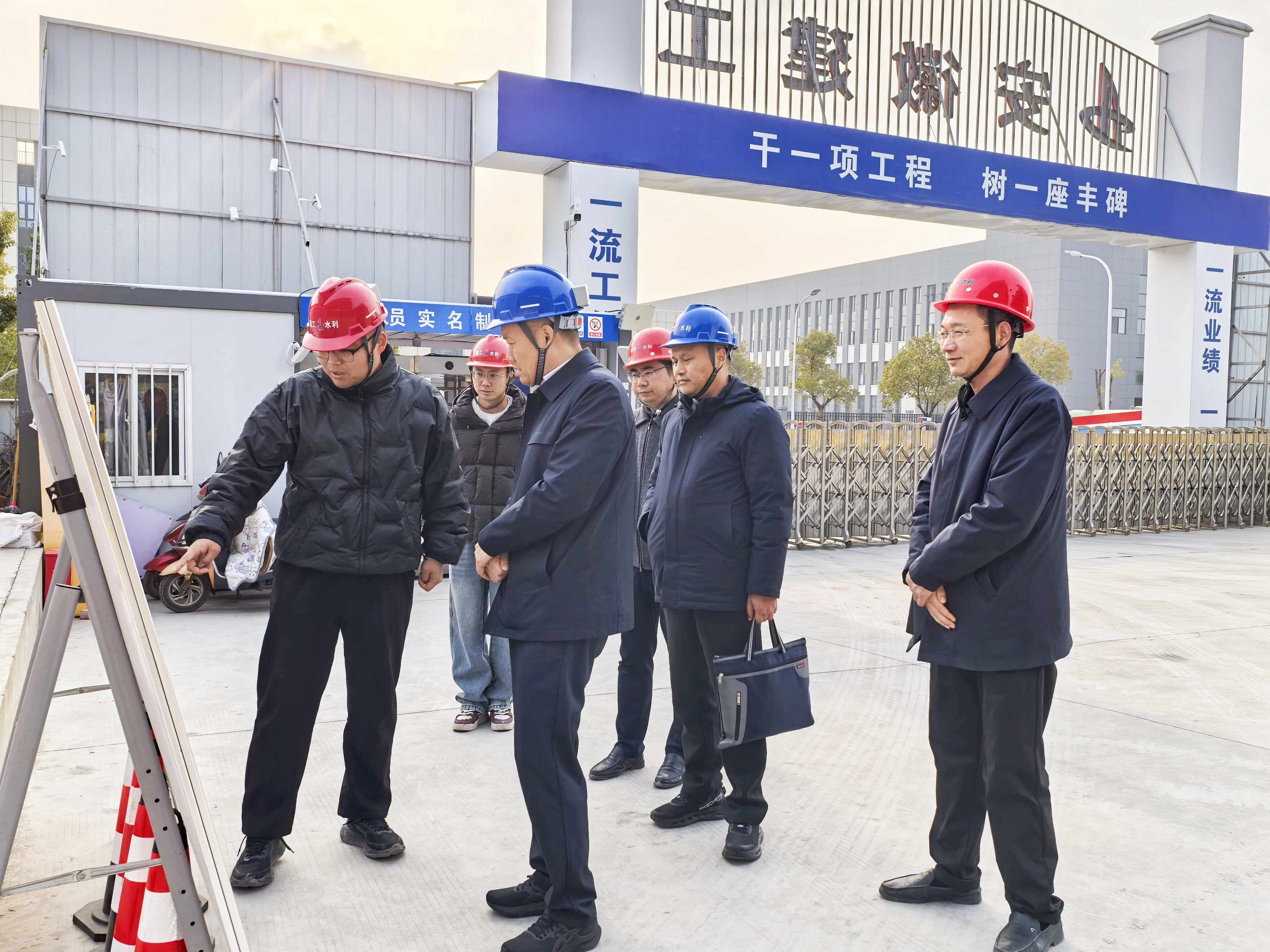 张总去三公司项目节前督导.jpg